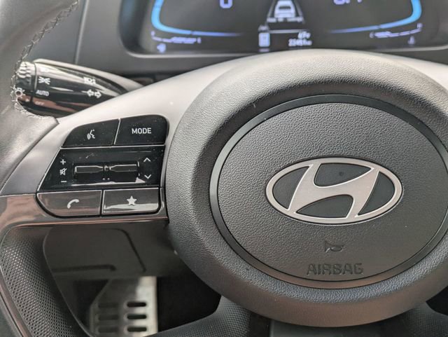 Used 2025 Hyundai Elantra Sport image 19