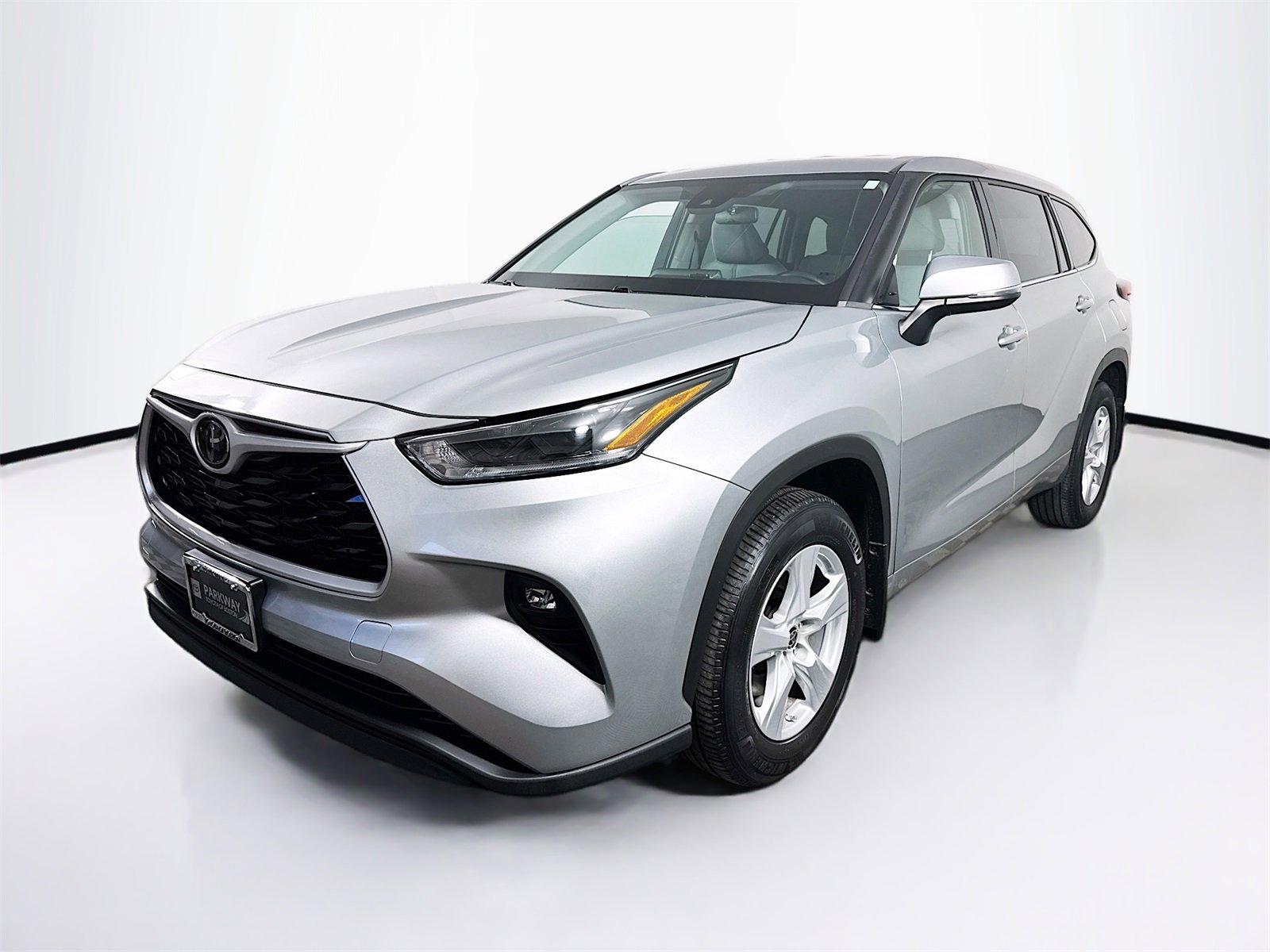 Certified 2021 Toyota Highlander LE image 2