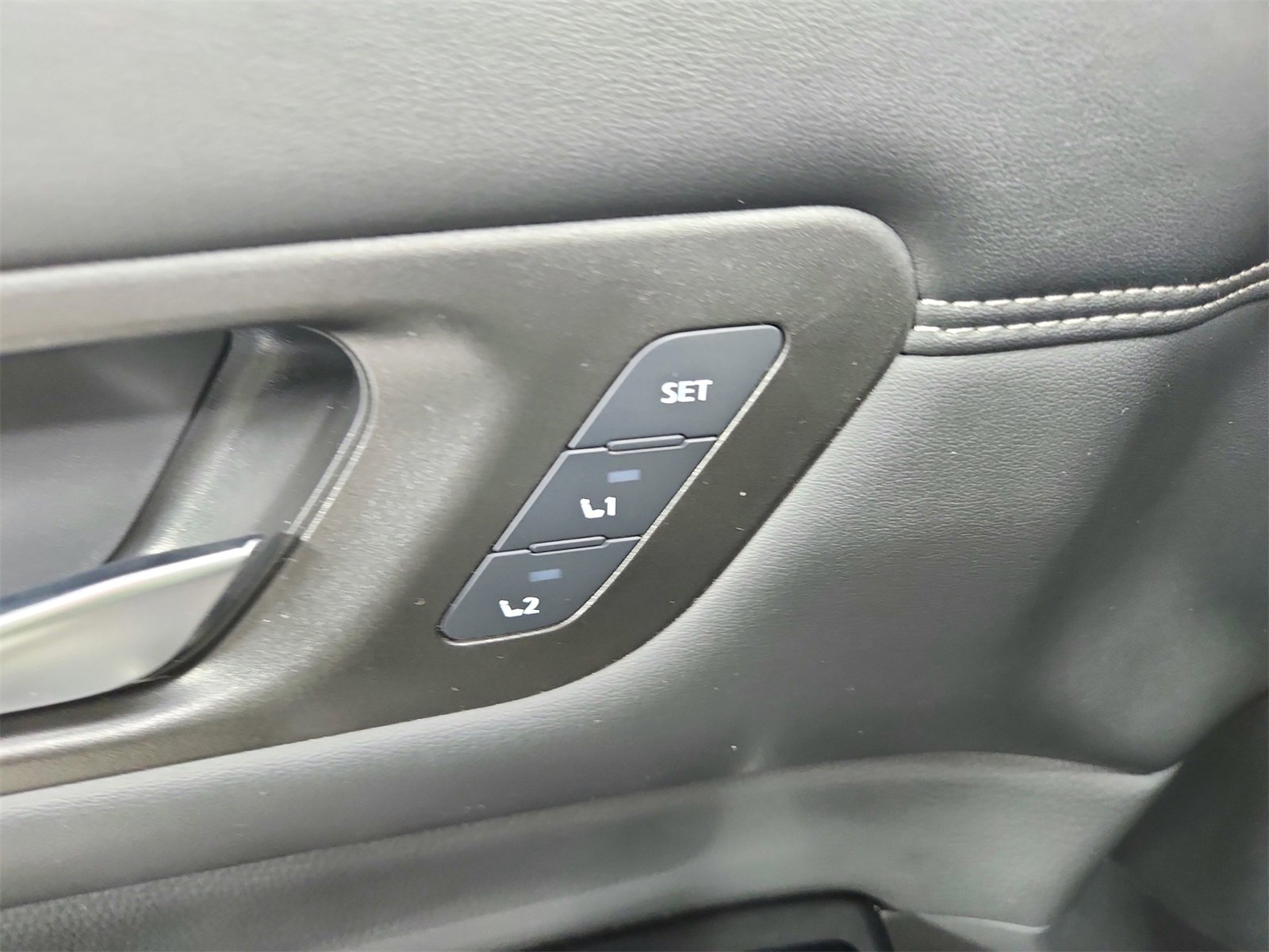 Used 2024 Nissan Pathfinder Platinum w/ Lighting Package (N93) image 21