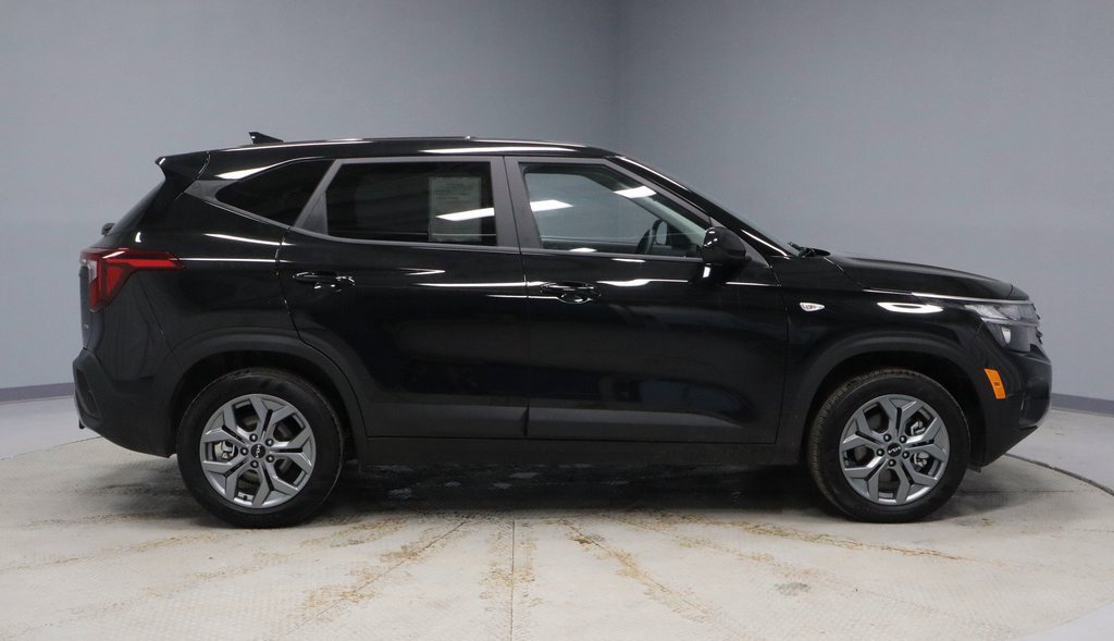 Used 2025 Kia Seltos LX image 11