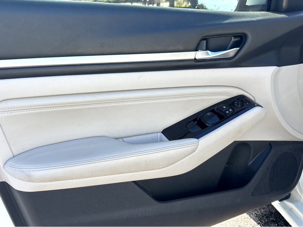 Used 2021 Nissan Altima 2.5 SV w/ SV Premium Package image 16