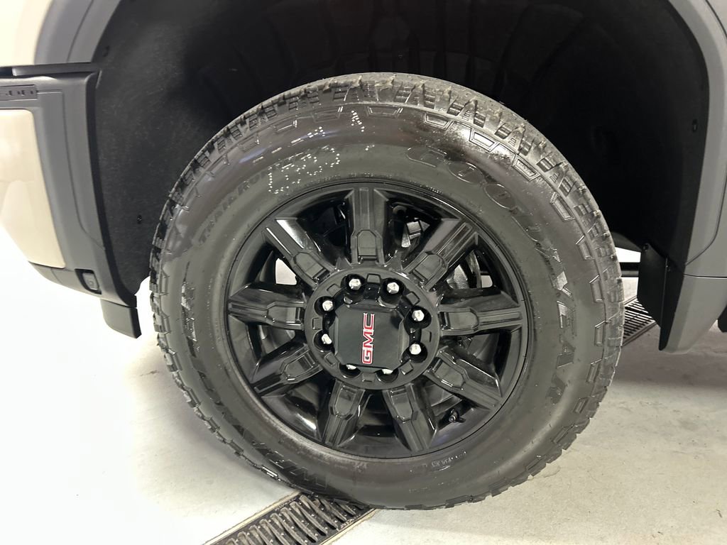 New 2026 GMC Sierra 2500 AT4 w/ AT4 Premium Plus Package AWD/4WD image 9