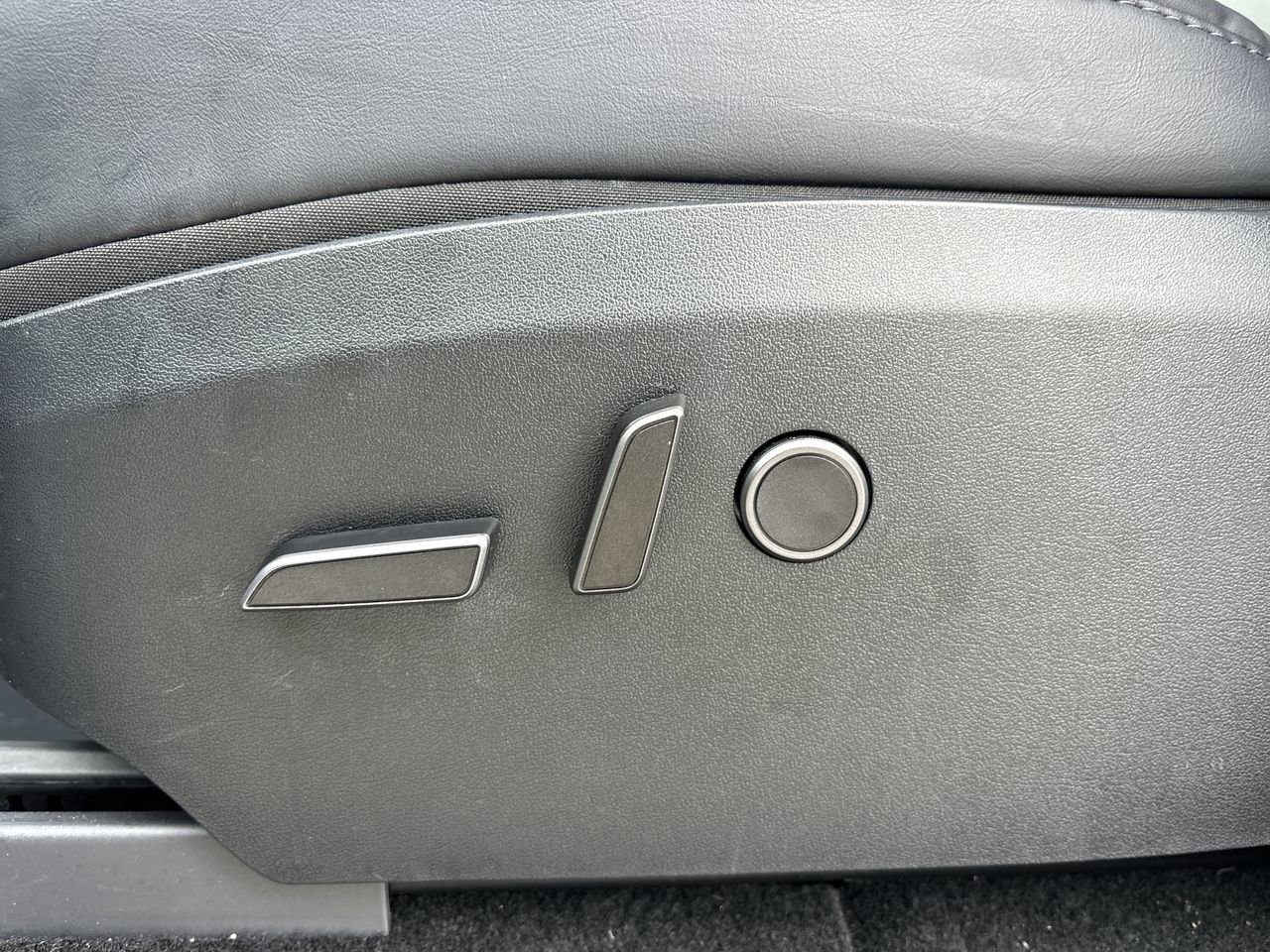 Used 2024 Tesla Model Y 2WD image 16