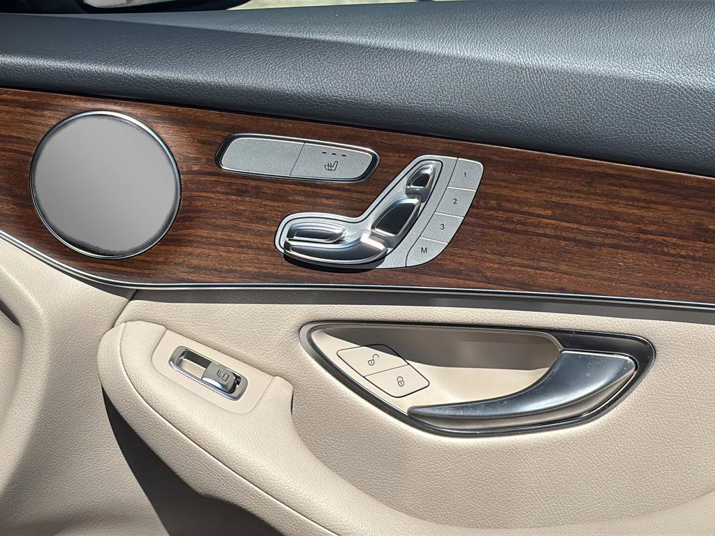 Used 2020 Mercedes-Benz GLC 300 4MATIC image 39