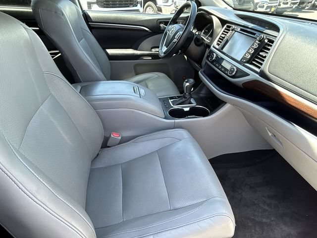 Used 2016 Toyota Highlander Limited Platinum FWD image 12