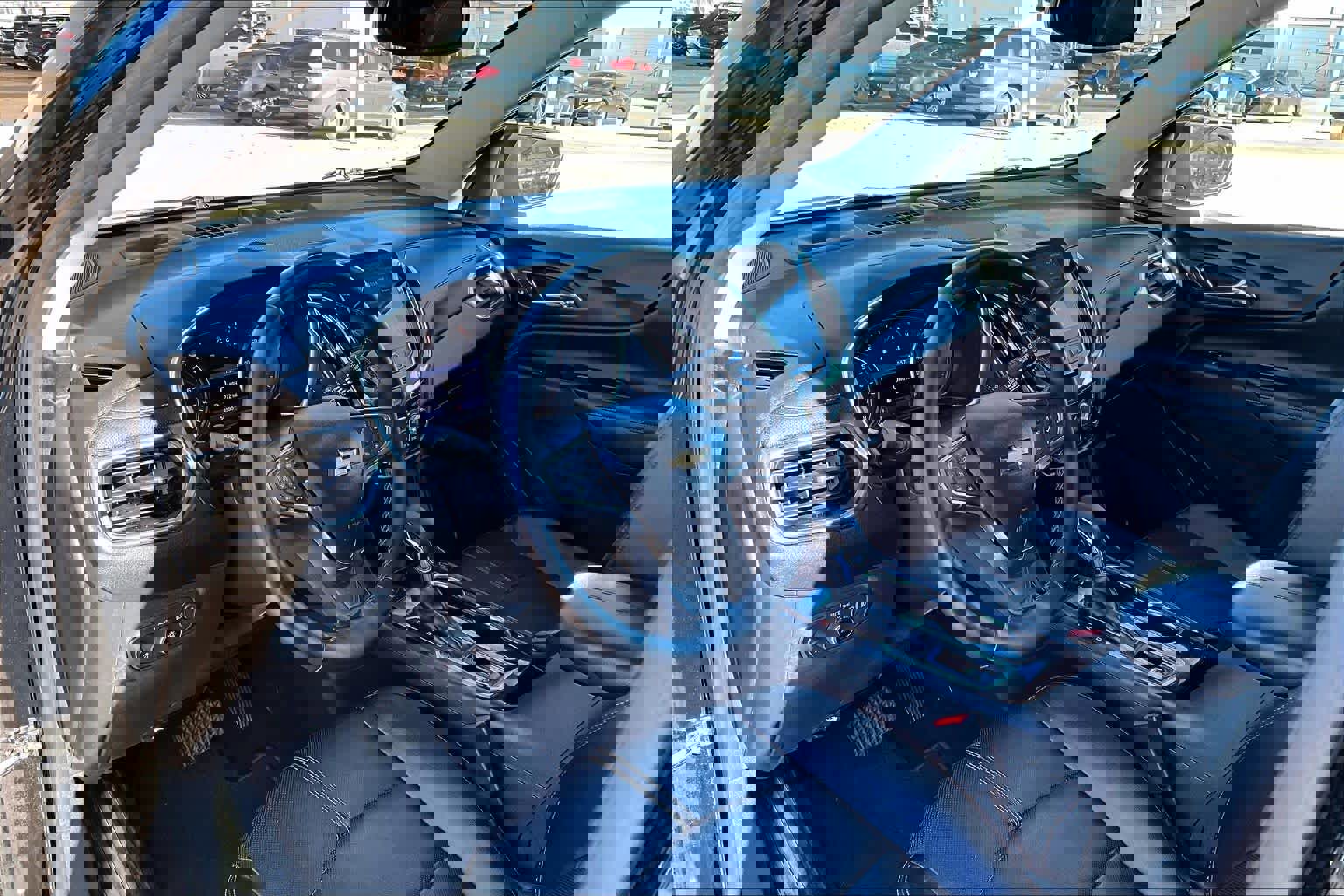 Used 2023 Chevrolet Equinox Premier image 16