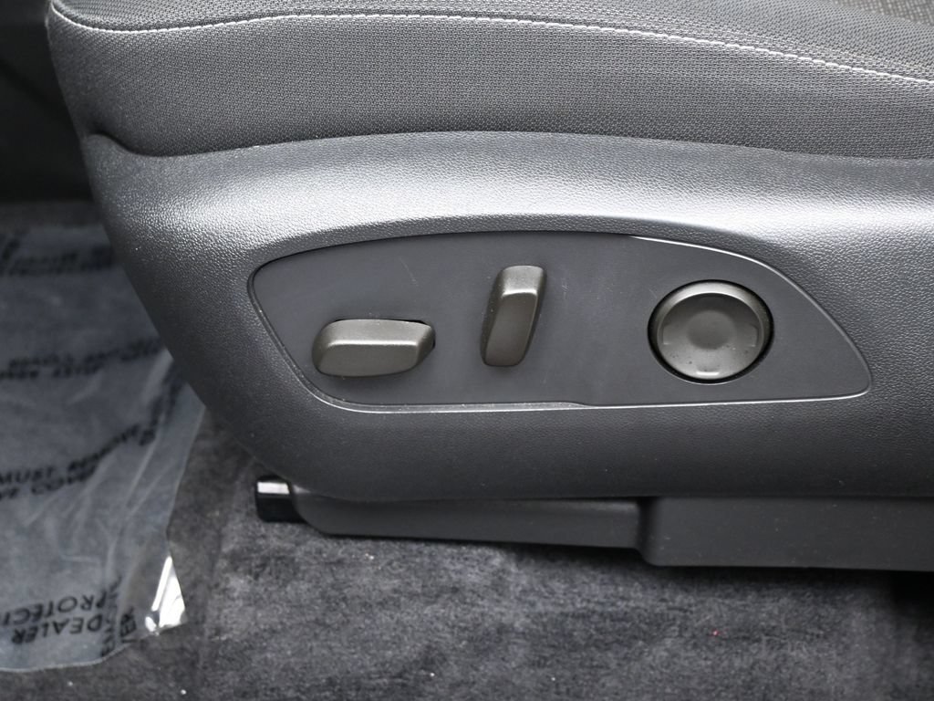 Used 2024 Chevrolet Traverse LT FWD image 13