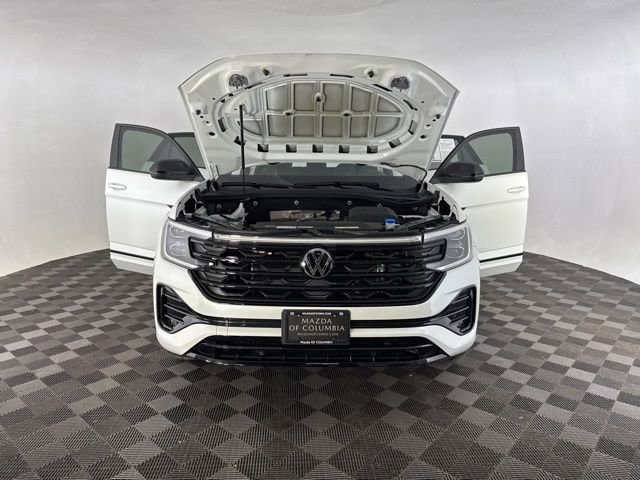 Used 2025 Volkswagen Atlas Cross Sport SEL R-Line image 11