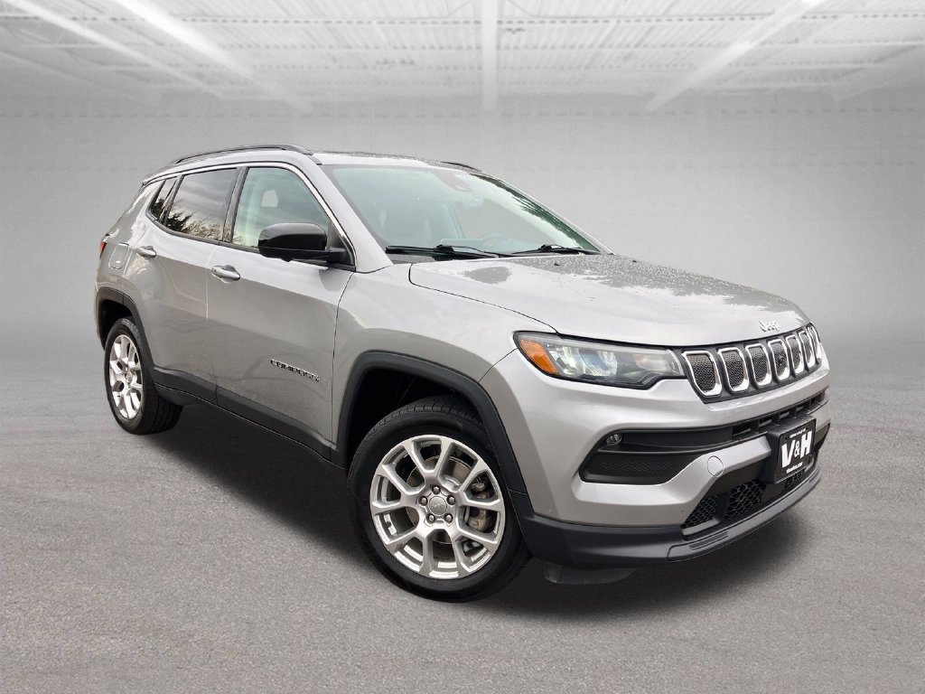 Used 2022 Jeep Compass Latitude w/ Sun and Sound Group AWD/4WD image 24