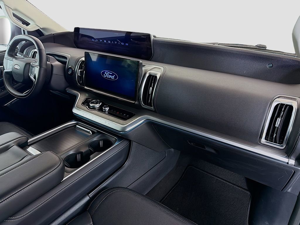 Used 2025 Ford Expedition Platinum AWD/4WD image 24