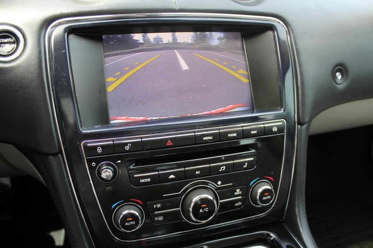 Used 2013 Jaguar XJ AWD image 16