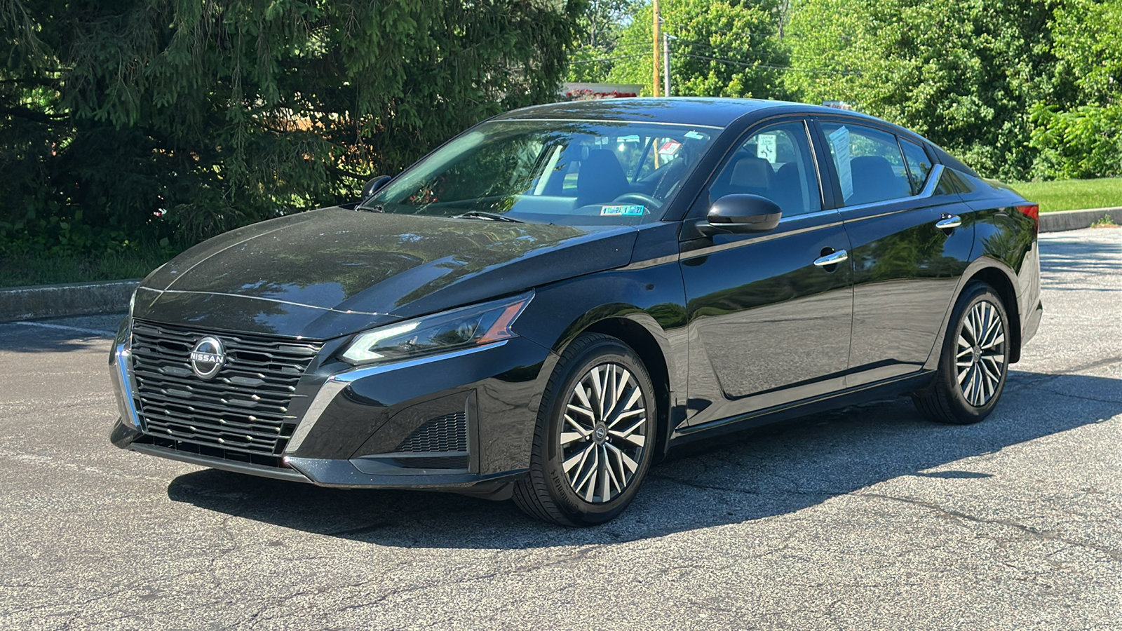 Certified 2024 Nissan Altima 2.5 SV w/ SV Premium Package AWD/4WD image 2