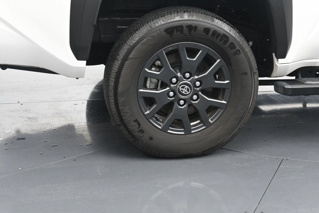Used 2025 Toyota 4Runner SR5 AWD/4WD image 10