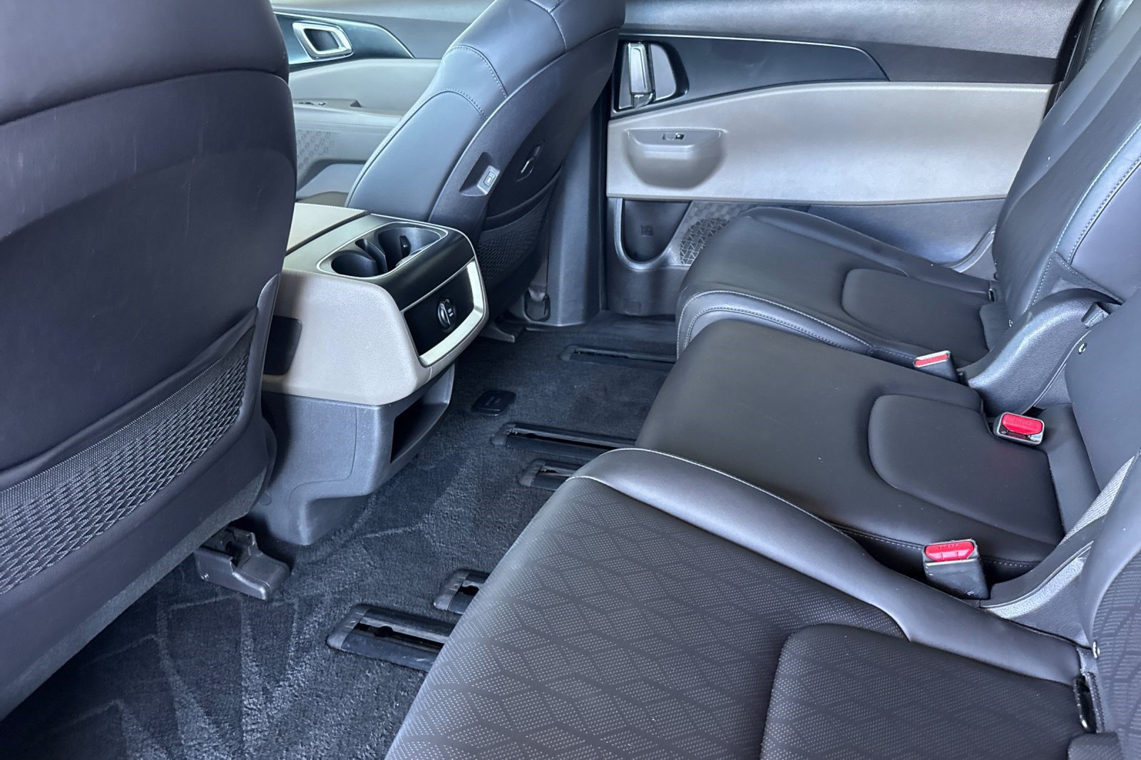 Used 2026 Kia Carnival FWD image 25