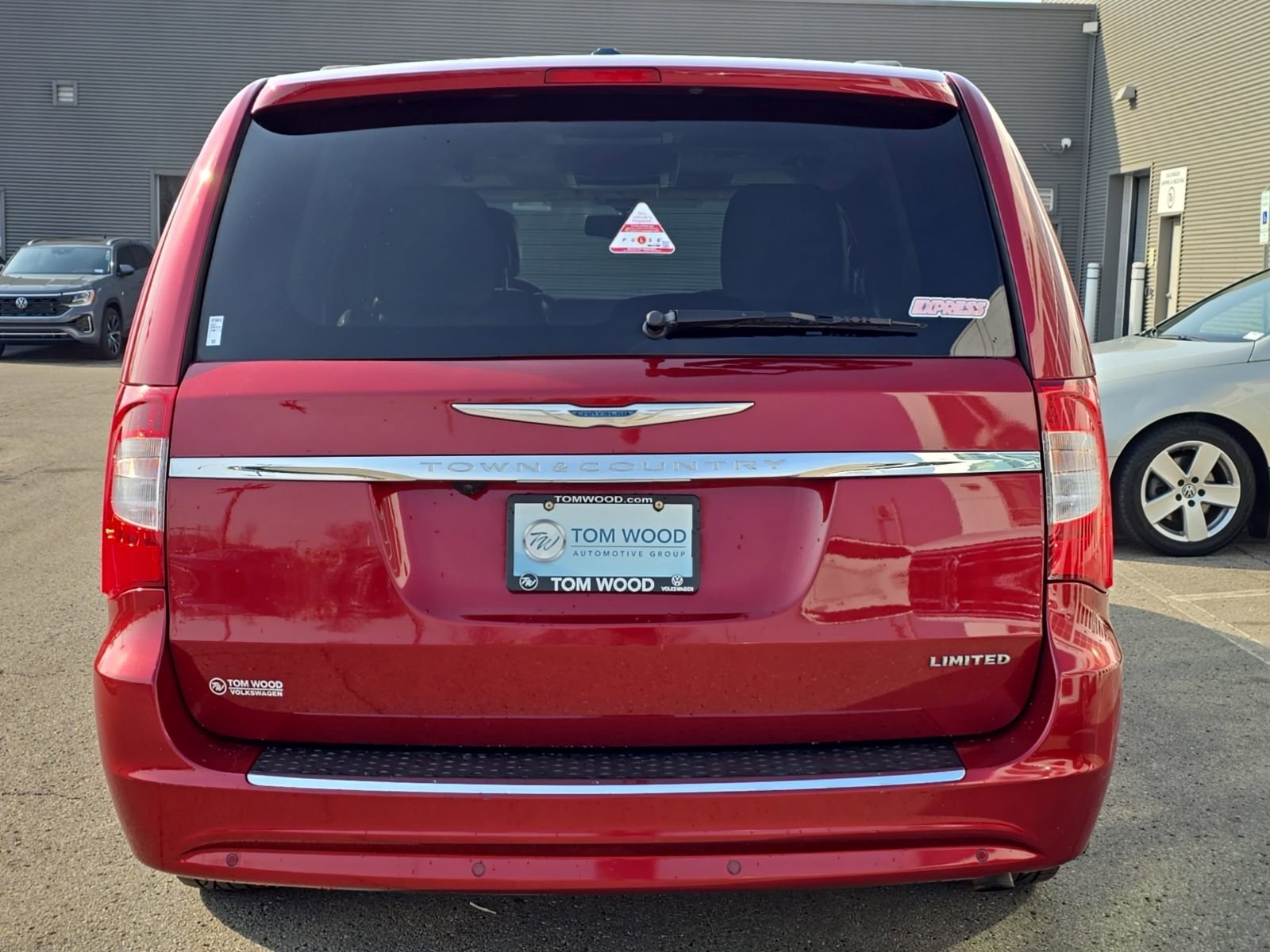Used 2013 Chrysler Town & Country Limited w/ Luxury Group FWD image 10