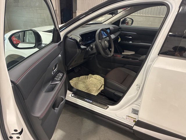 New 2026 Nissan Kicks SR w/ SR Premium Package AWD/4WD image 9