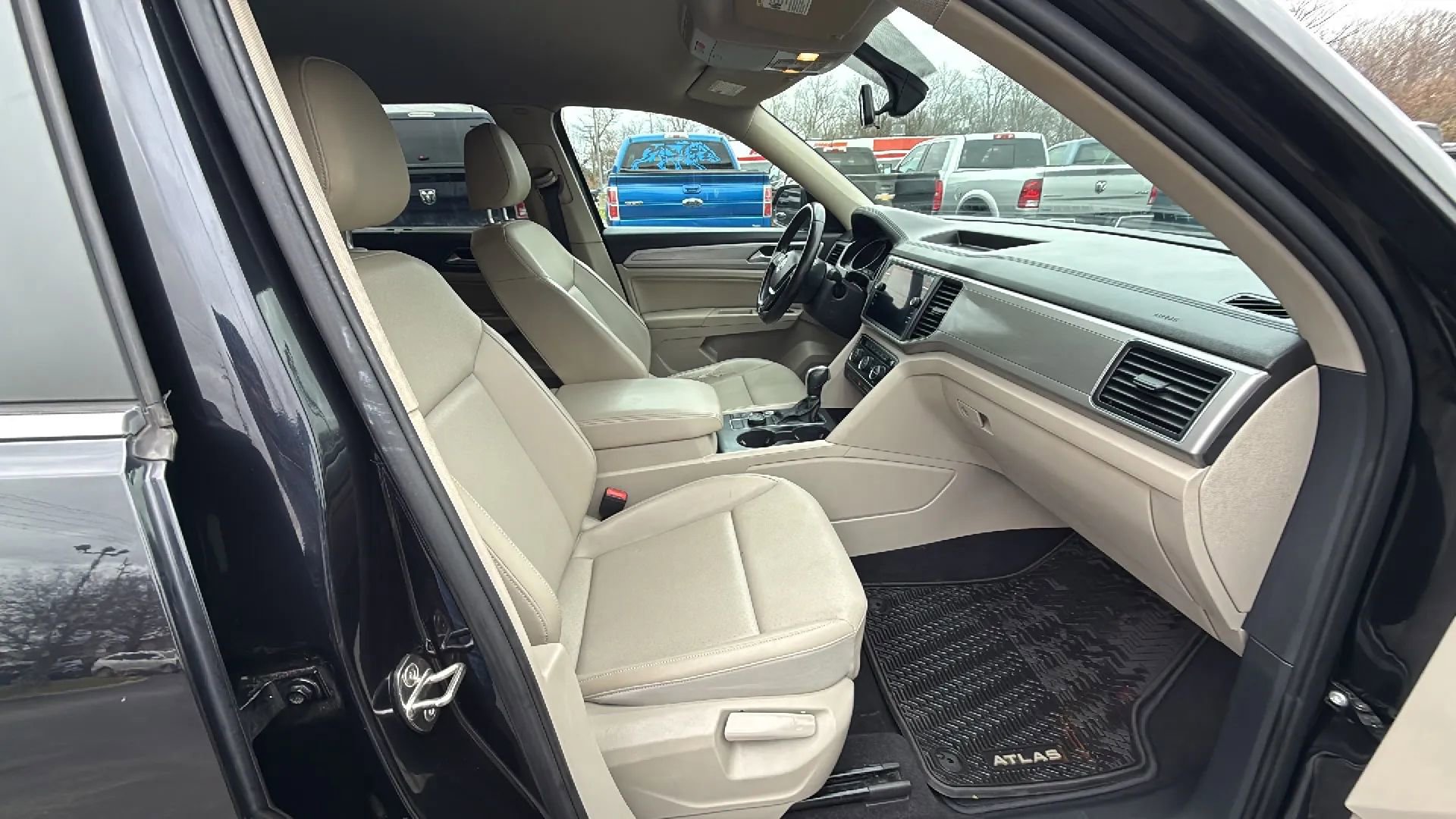 Used 2019 Volkswagen Atlas SE w/ Towing Package image 17