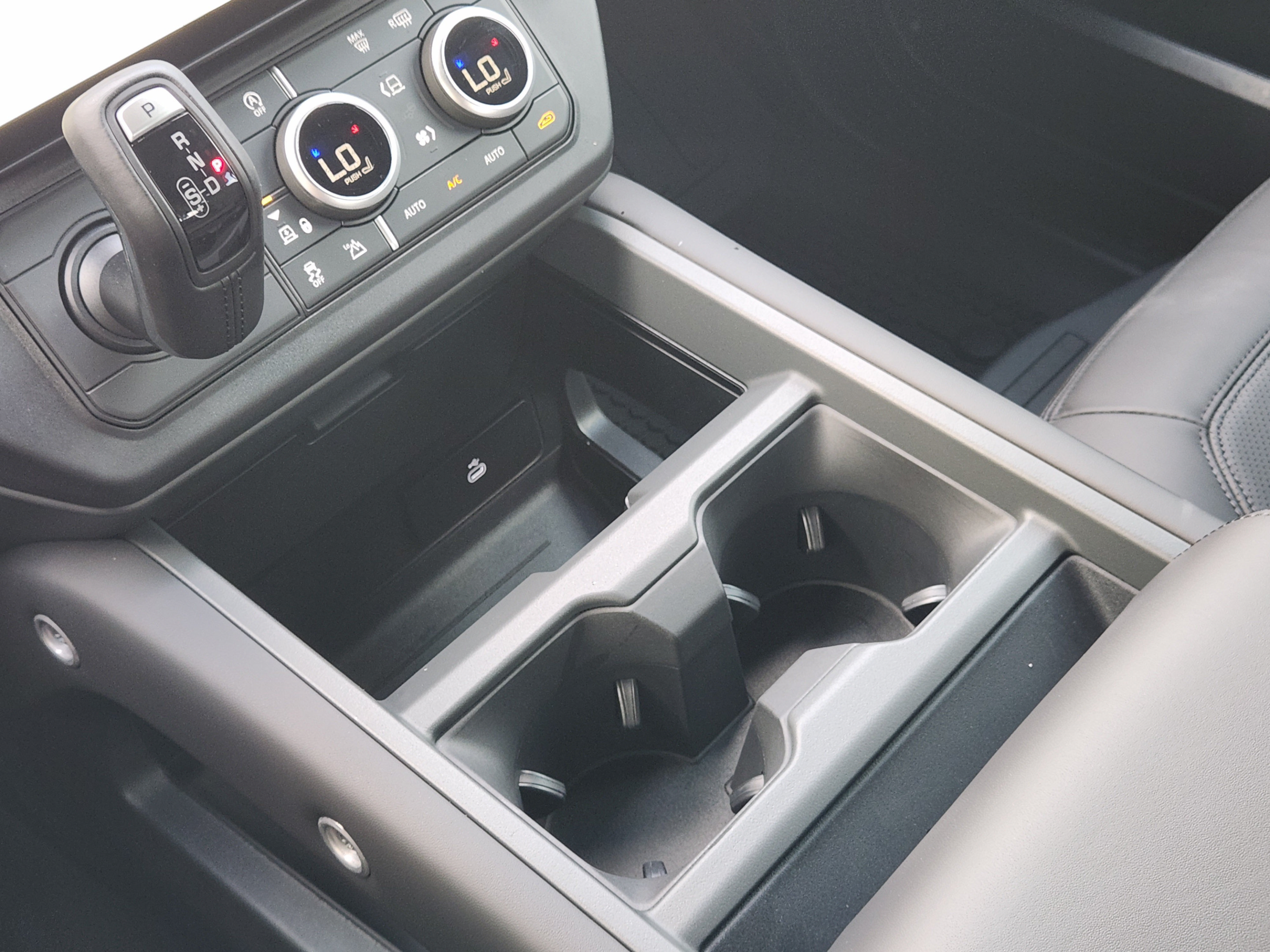 New 2026 Land Rover Defender 110 X-Dynamic SE AWD/4WD image 16