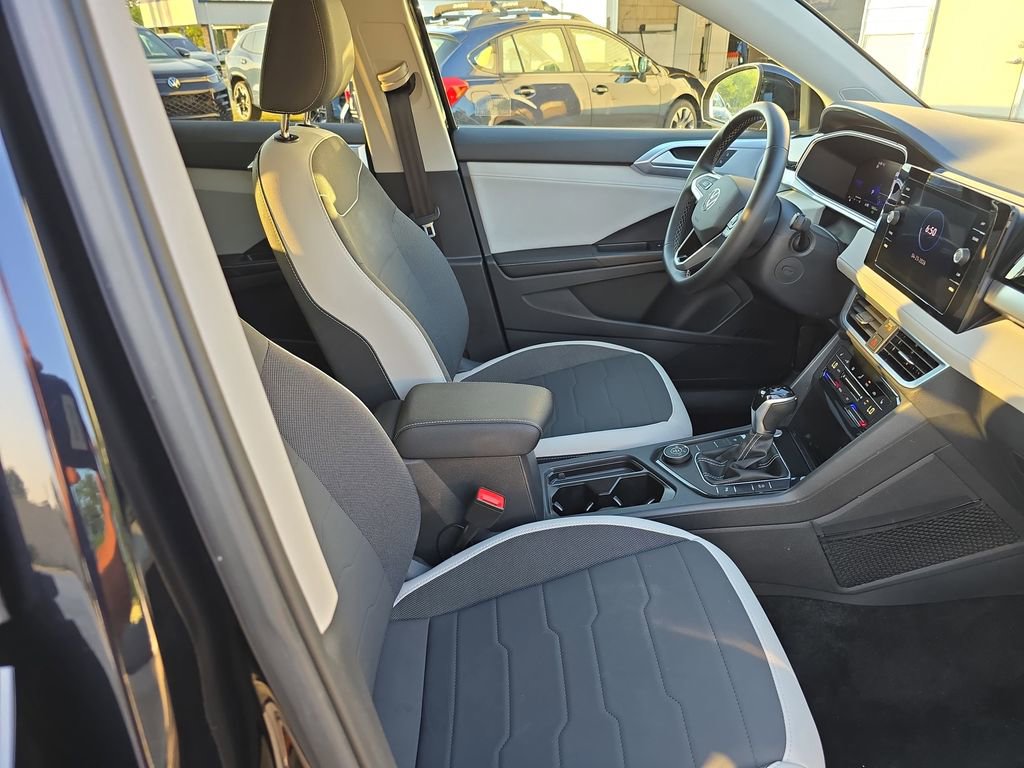 Used 2025 Volkswagen Taos SE AWD/4WD image 10