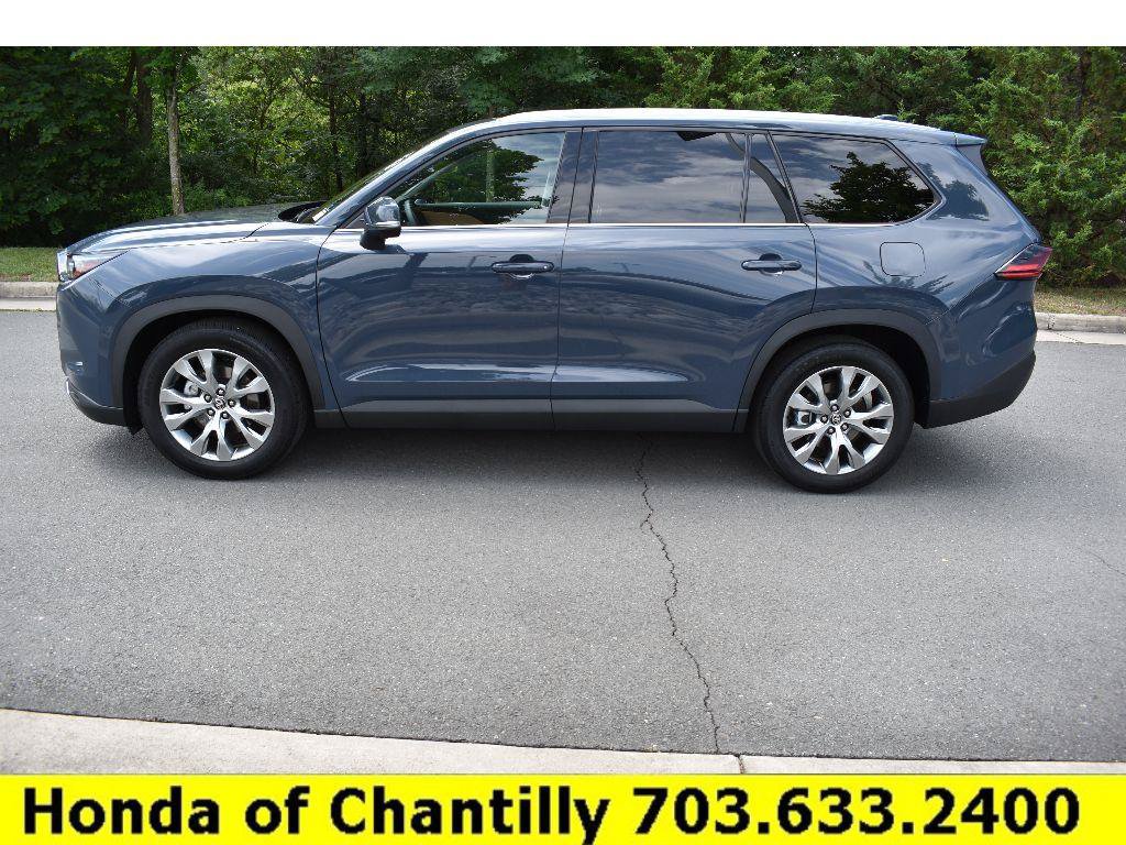 Used 2025 Toyota Grand Highlander AWD image 4
