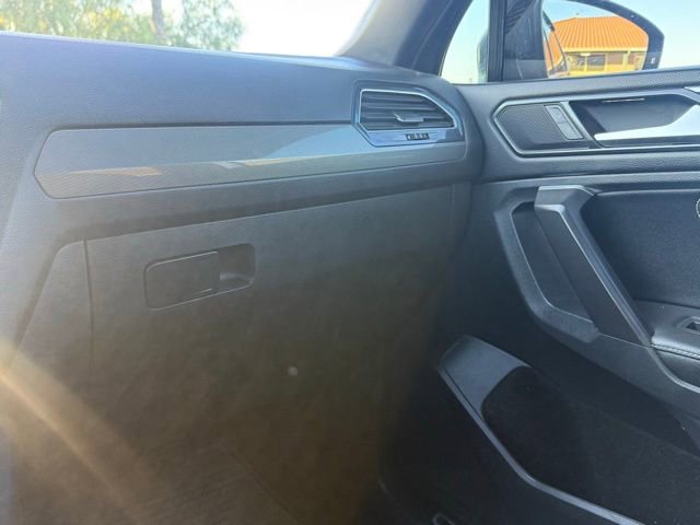 Used 2022 Volkswagen Tiguan SE R-Line image 27