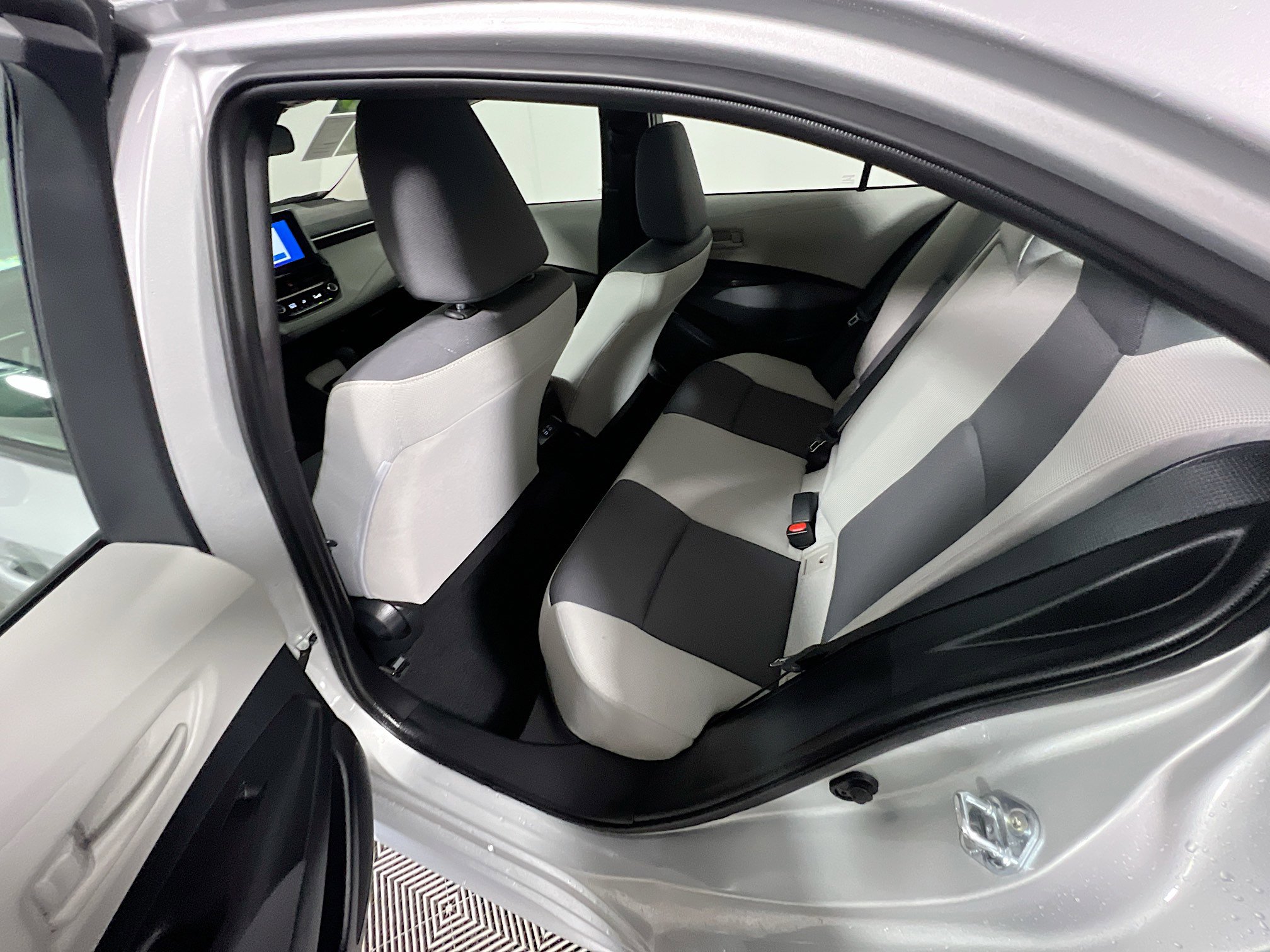 Used 2025 Toyota Corolla LE w/ Convenience Package FWD image 29