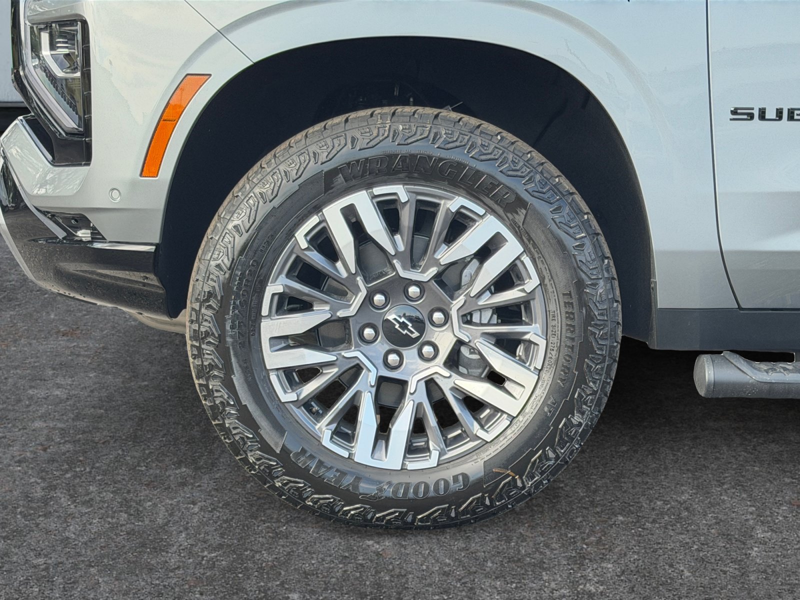 New 2026 Chevrolet Suburban Z71 w/ Comfort Package AWD/4WD image 9