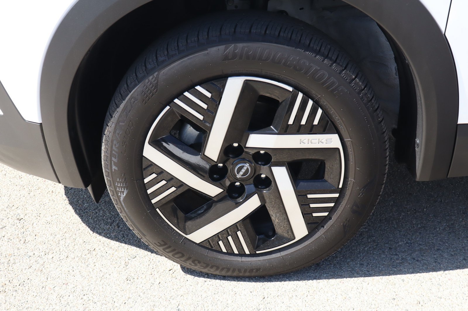 Used 2025 Nissan Kicks SV FWD image 14