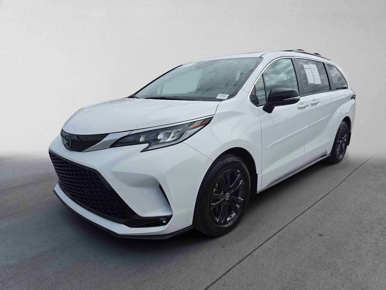 Used 2024 Toyota Sienna XSE w/ XSE Premium Package AWD/4WD image 7
