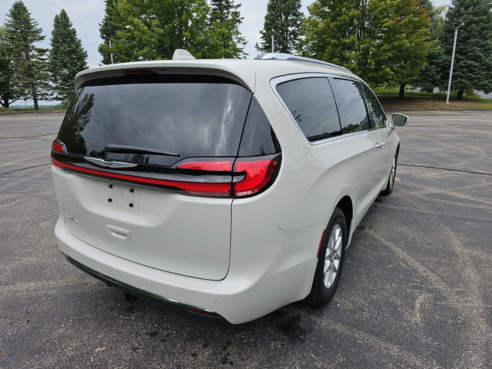 Used 2021 Chrysler Pacifica Touring-L w/ Uconnect Theater Family Group FWD image 6