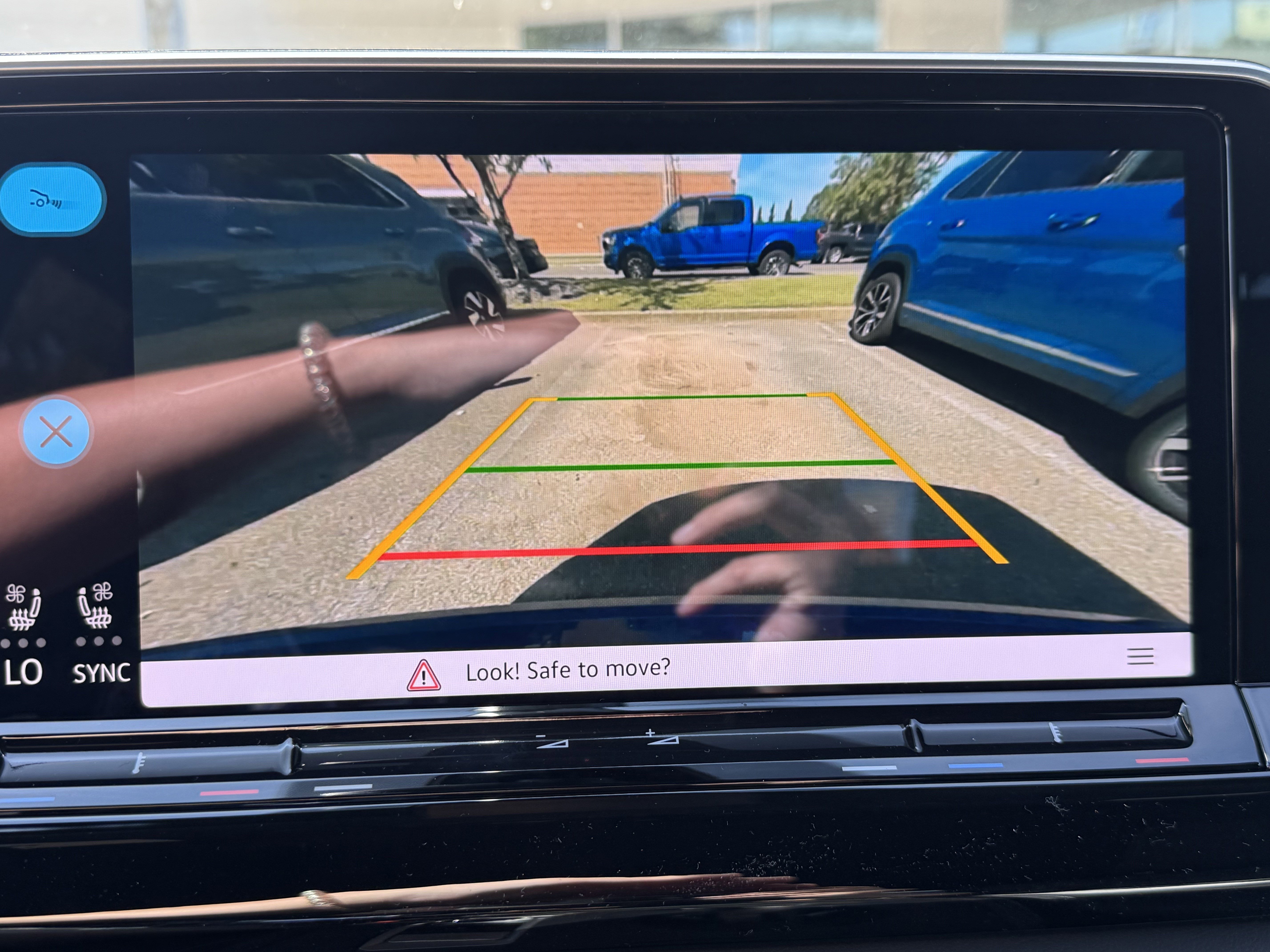 New 2026 Volkswagen Atlas Cross Sport SE image 8