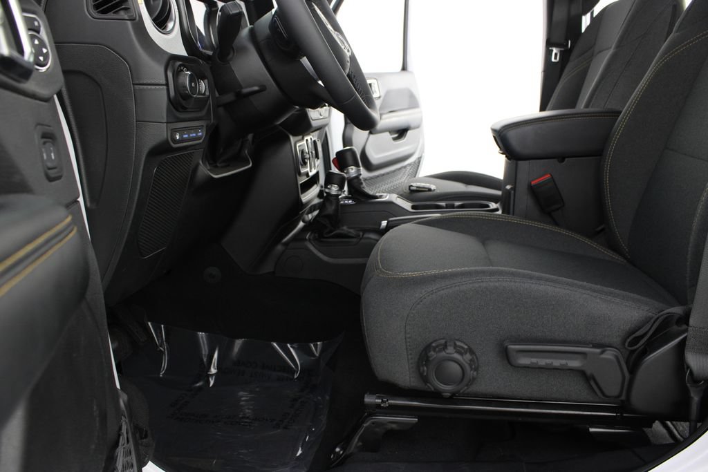 Used 2025 Jeep Wrangler Unlimited Sahara w/ Safety Group AWD/4WD image 15