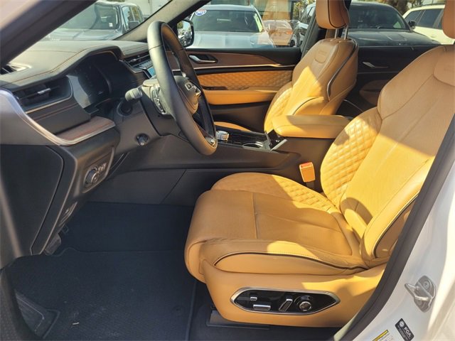 Used 2023 Jeep Grand Cherokee L Summit w/ Advanced Protech Group IV image 4