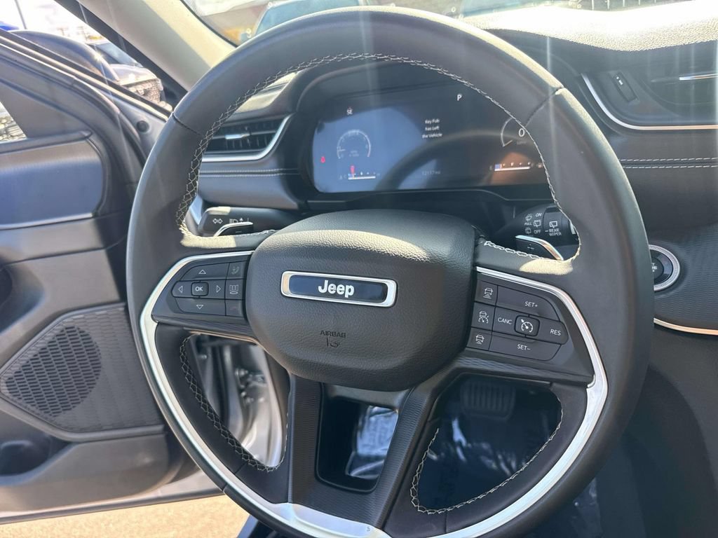 Used 2023 Jeep Grand Cherokee L Laredo AWD/4WD image 20