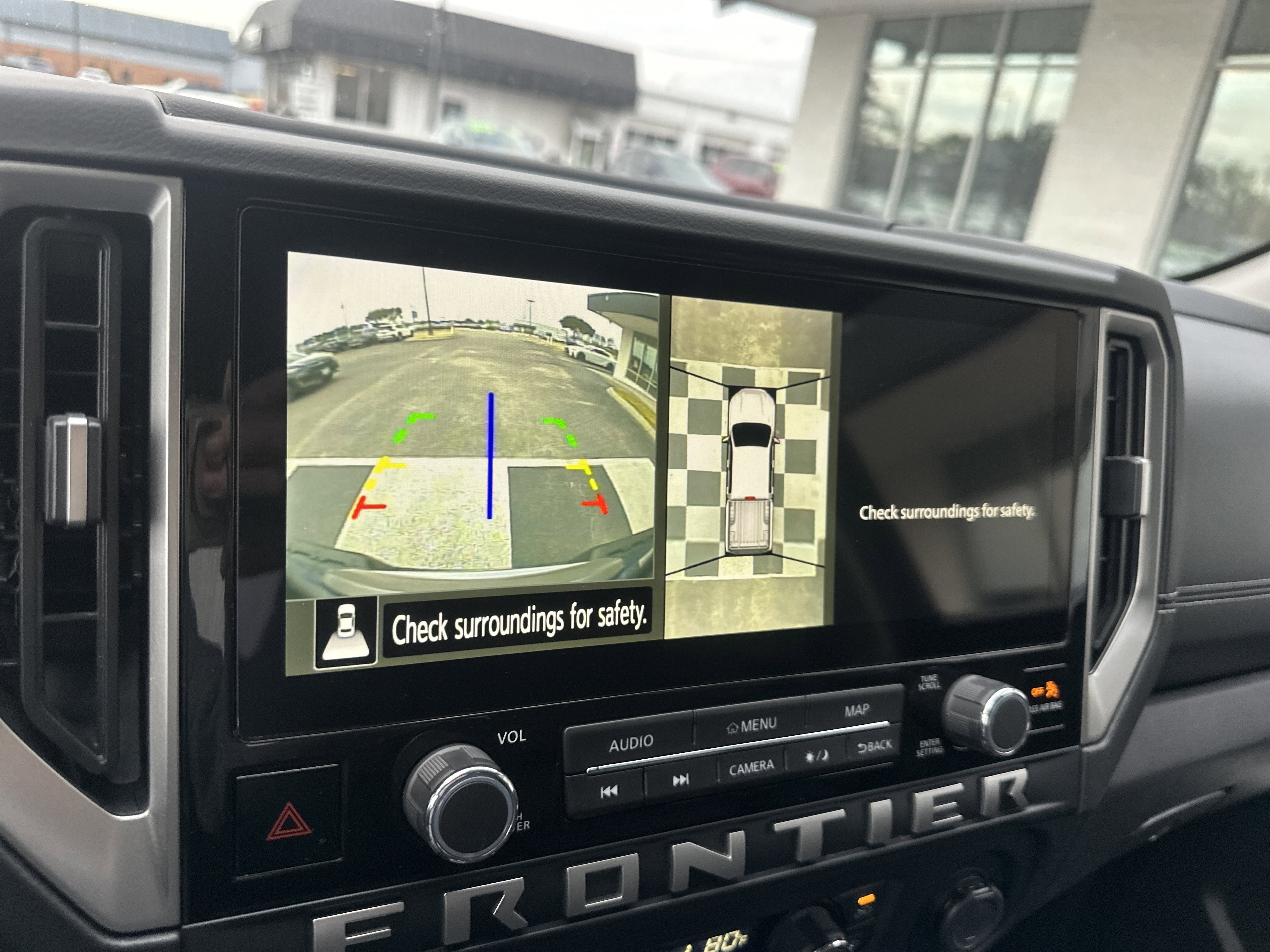 Used 2025 Nissan Frontier SL image 18