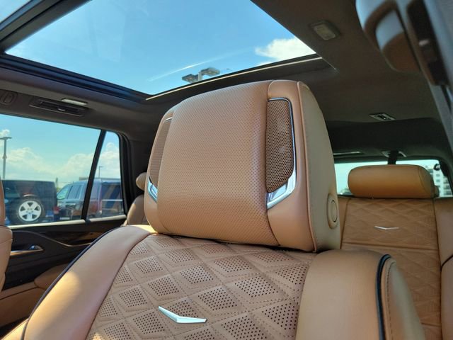 Certified 2022 Cadillac Escalade Premium Luxury w/ LPO, Floor Liner Package AWD/4WD image 26