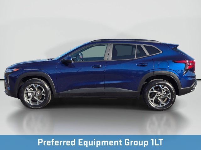 Used 2024 Chevrolet Trax LT w/ Sunroof Package FWD image 2