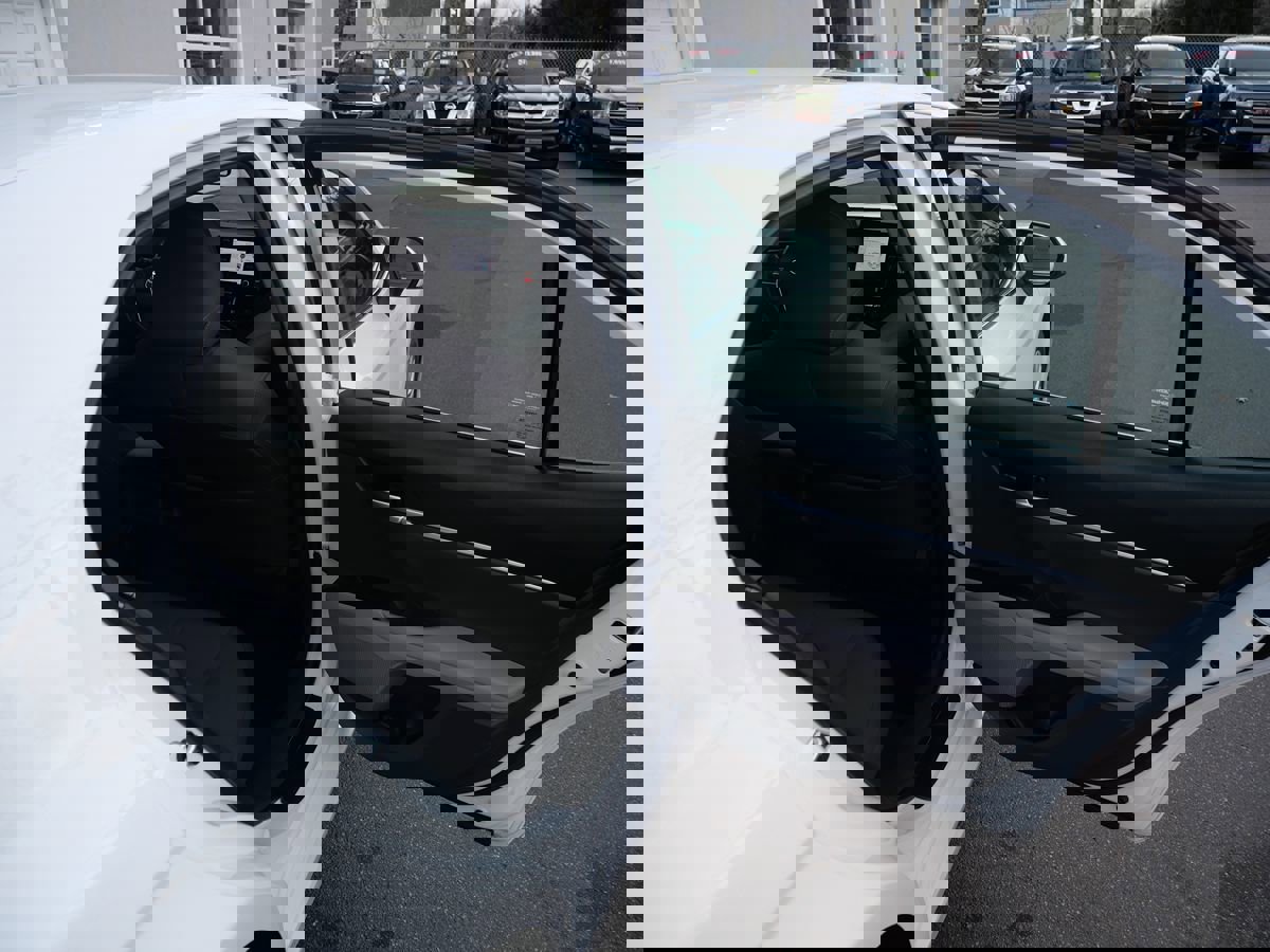 Used 2022 Toyota Camry LE image 28