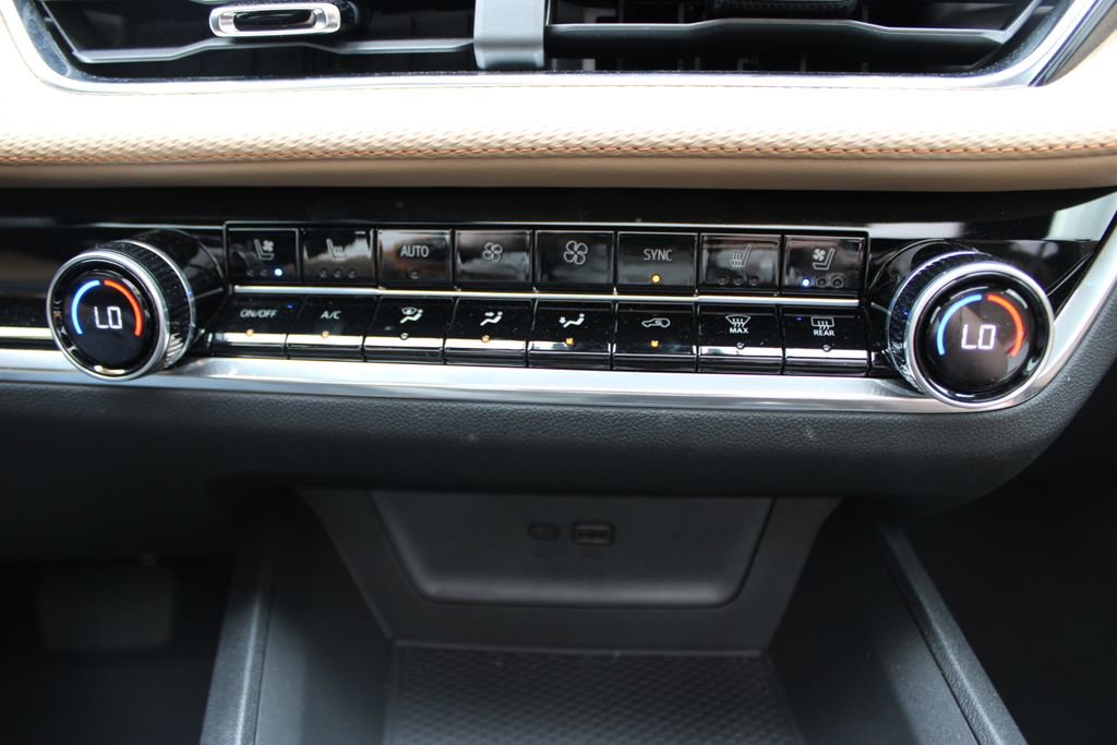 Used 2025 Chevrolet Equinox ACTIV w/ Safety and Technology Package image 47