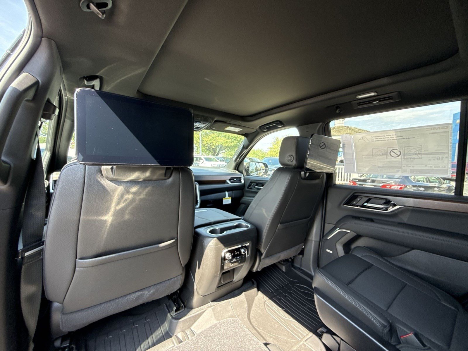 New 2026 GMC Yukon Denali w/ Advanced Technology Package AWD/4WD image 18