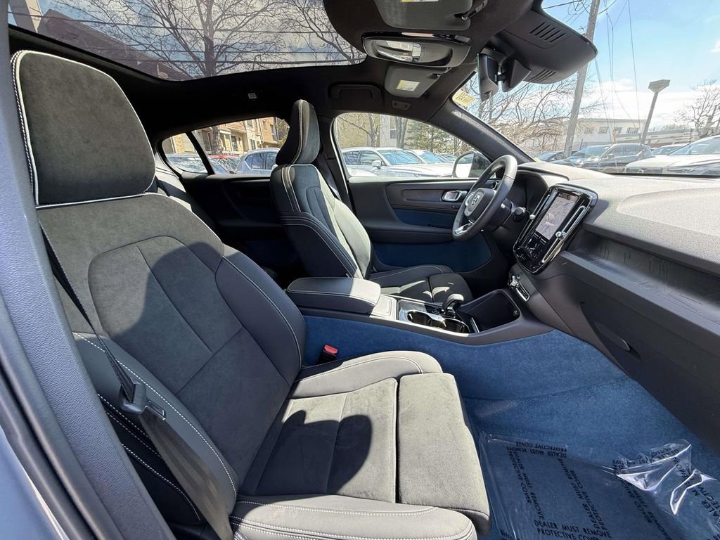 Used 2023 Volvo C40 P8 Recharge Ultimate image 14