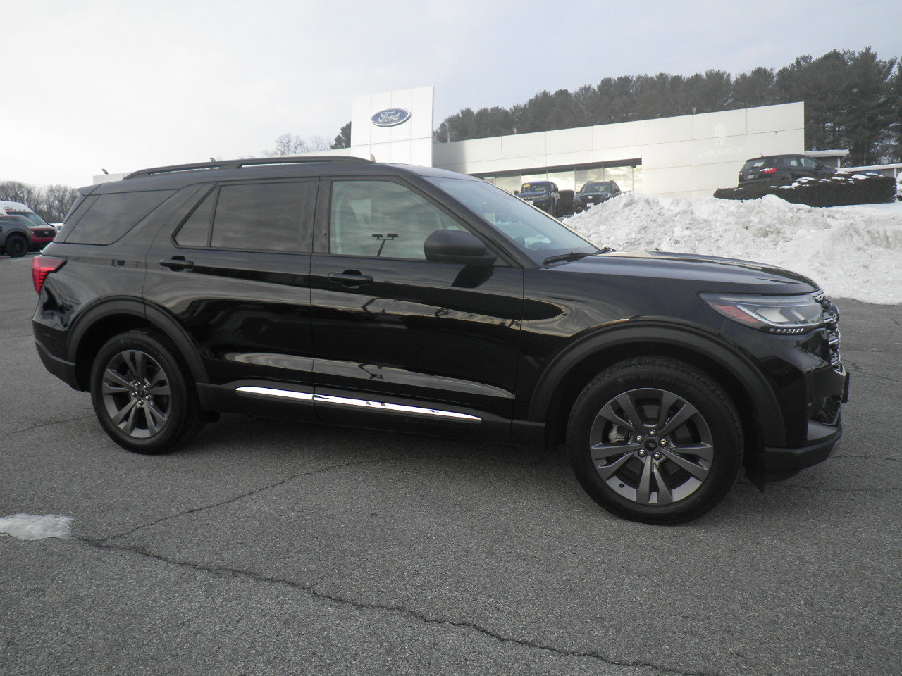 Certified 2025 Ford Explorer Active w/ Active Comfort Package image 8