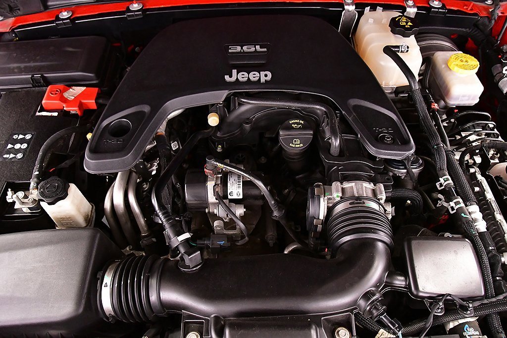 Used 2022 Jeep Wrangler Unlimited Sahara w/ Dual Top Group image 30