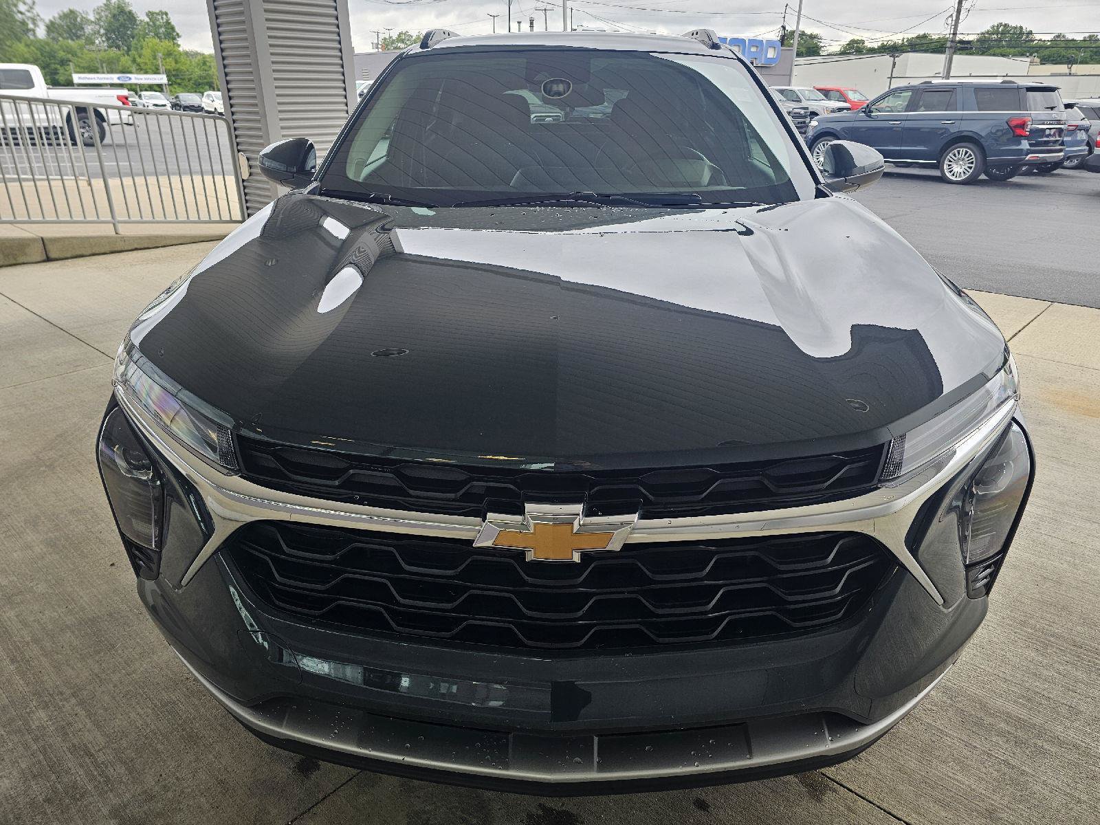 Used 2025 Chevrolet Trax LT w/ LT Convenience Package FWD image 8