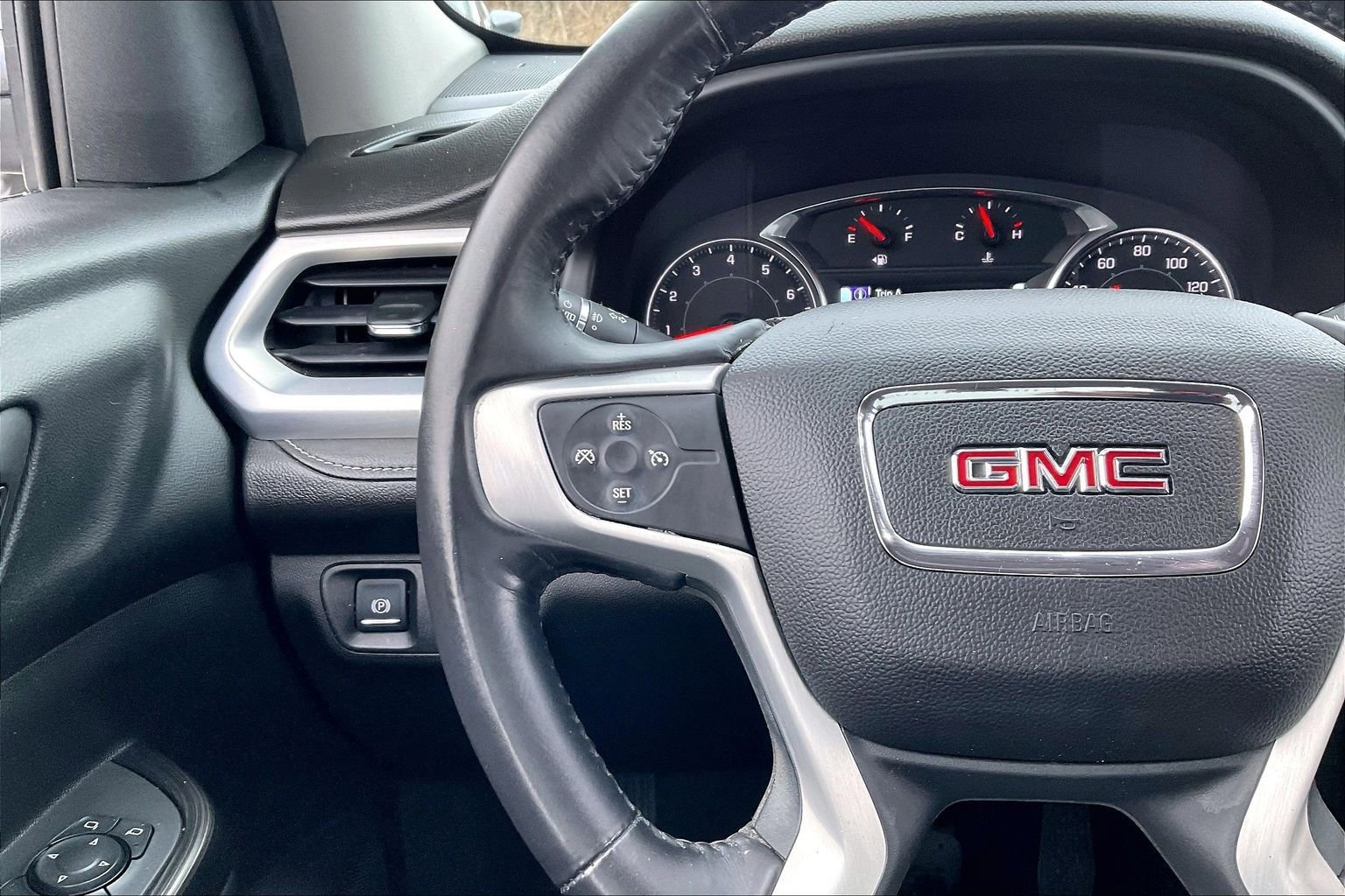 Used 2017 GMC Acadia SLT image 18