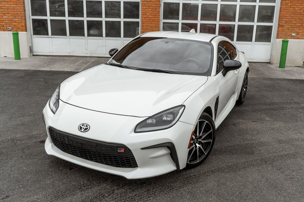 Used 2024 Toyota GR86 RWD image 2