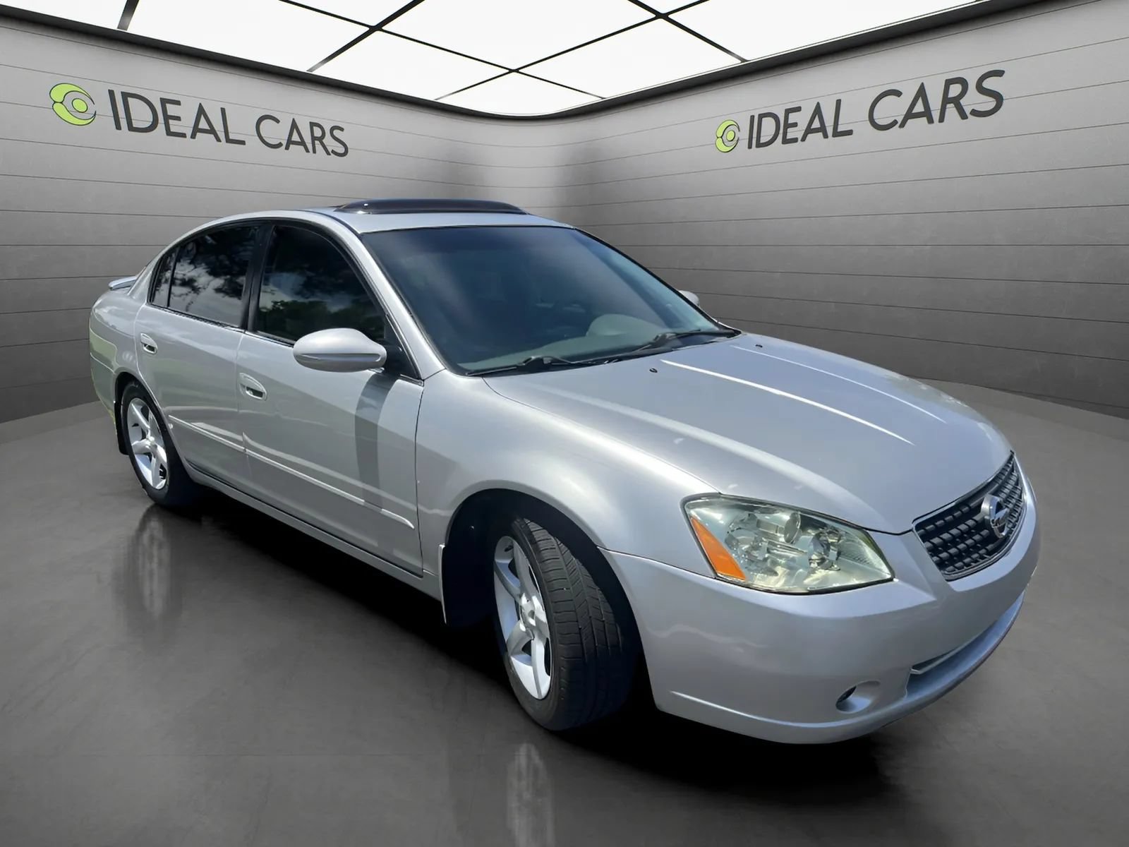Used 2005 Nissan Altima 3.5 SE w/ (N01) Sport Plus Pkg FWD image 3
