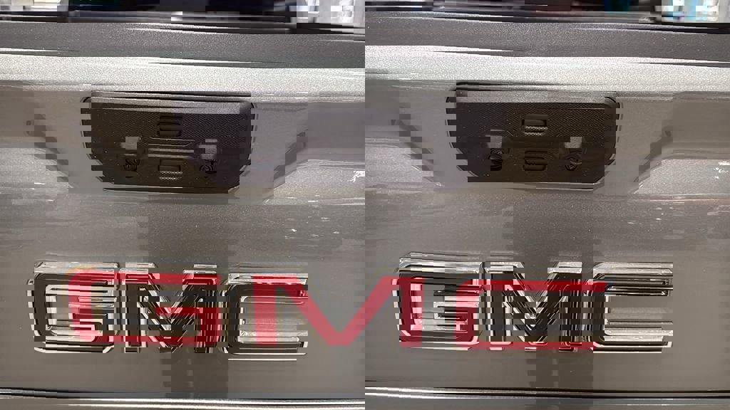 New 2026 GMC Sierra 1500 SLE image 9