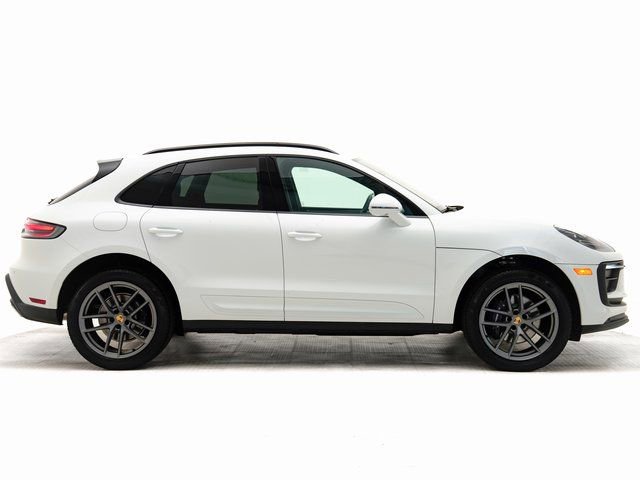 Certified 2025 Porsche Macan AWD/4WD image 32