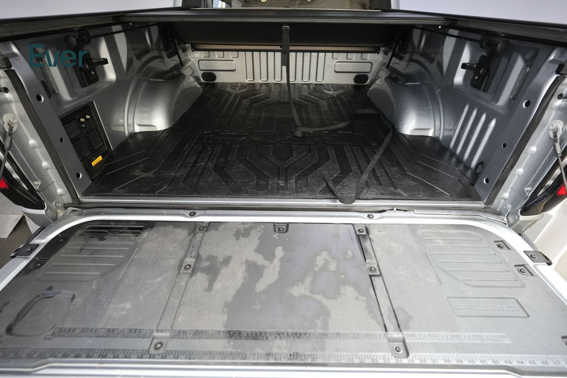 Used 2023 Ford F150 Lightning Platinum AWD/4WD image 8